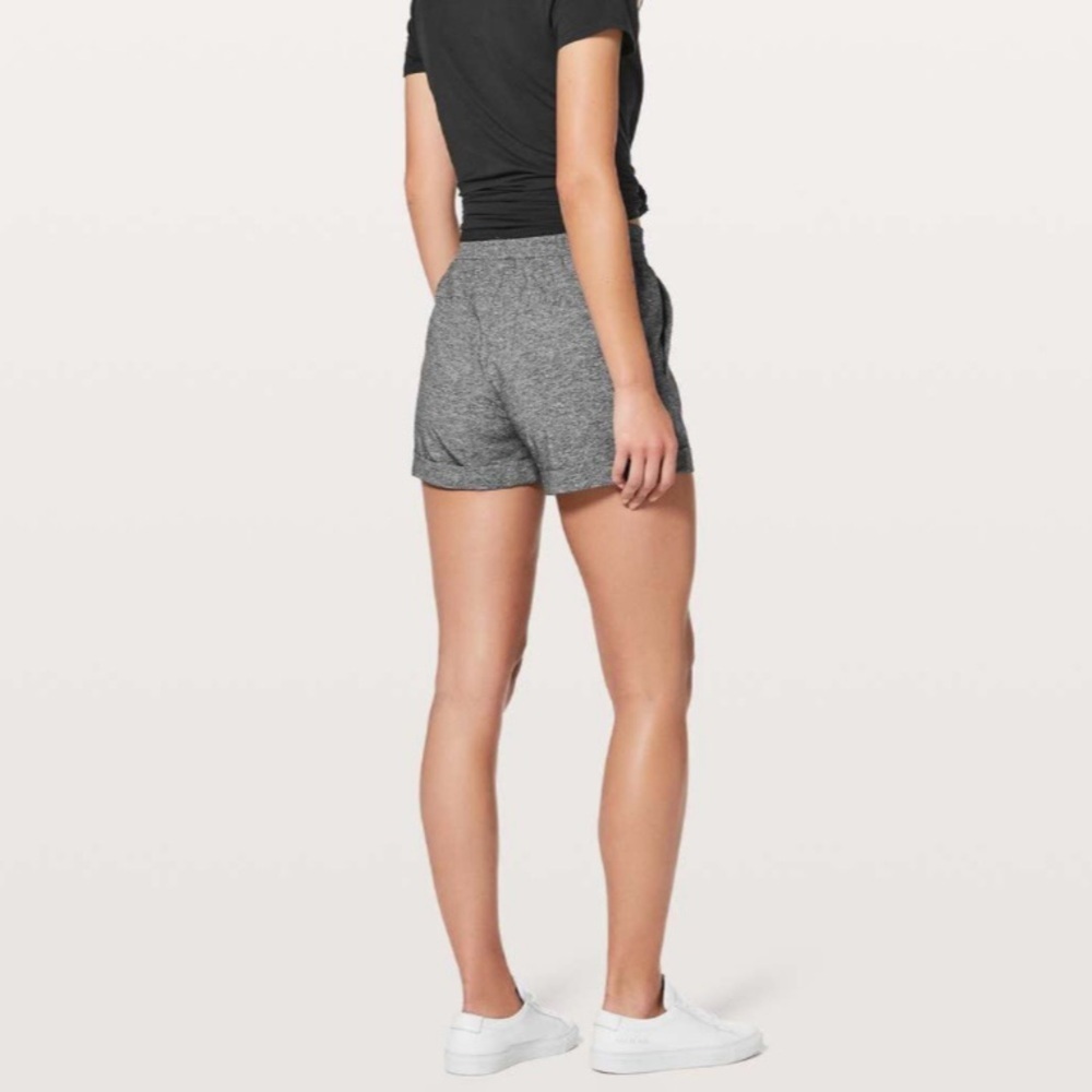 Women’s Lululemon Spring Break Away Short Heather Lux Multi Black - Picture 2 of 11